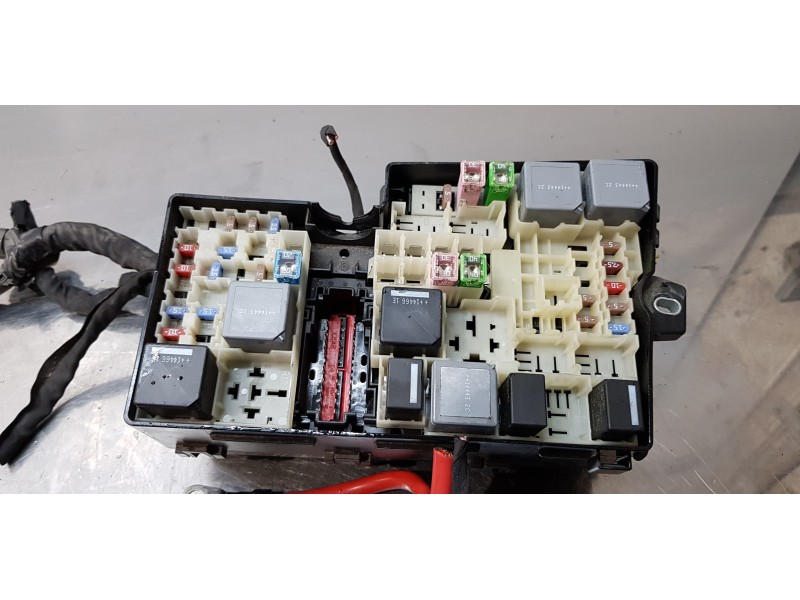 Recambio de caja reles / fusibles para volvo v40 basis referencia OEM IAM AV6T14A142AA   Recambio de caja reles / fusibles para volvo v40 basis referencia OEM IAM AV6T14A142AA