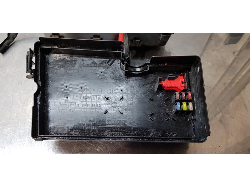 Recambio de caja reles / fusibles para volvo v40 basis referencia OEM IAM AV6T14A142AA   Recambio de caja reles / fusibles para volvo v40 basis referencia OEM IAM AV6T14A142AA