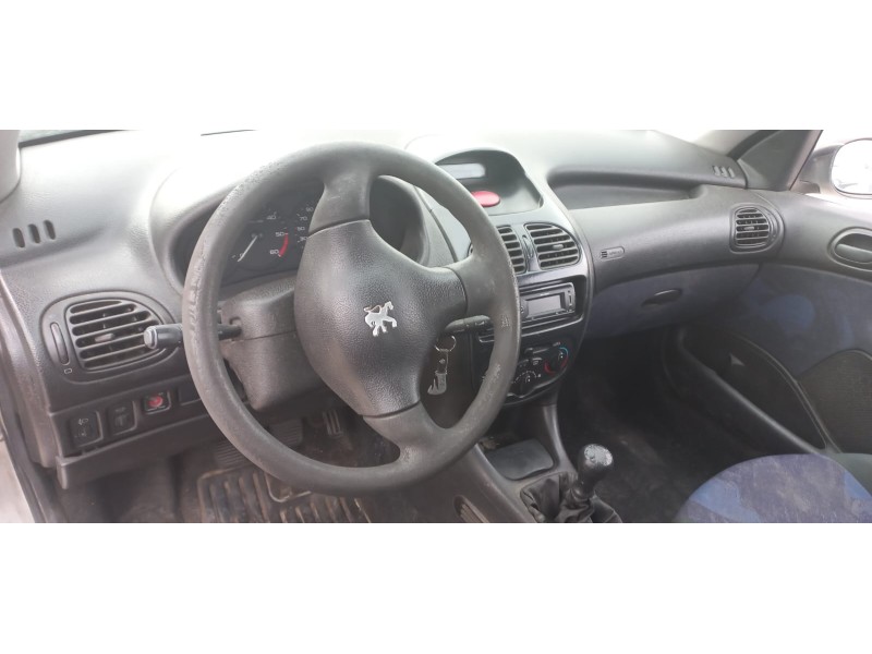 peugeot 206 berlina del año 2000