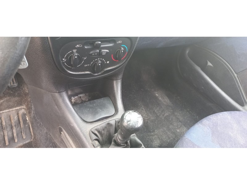 peugeot 206 berlina del año 2000