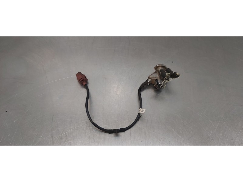 Recambio de inyector para volkswagen caddy furgón/kombi furgón referencia OEM IAM 04L131113P  