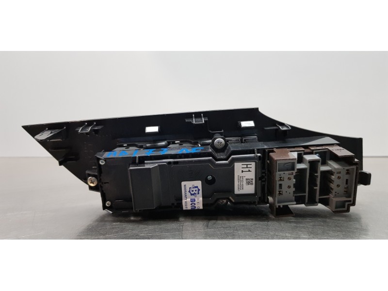 Recambio de mando elevalunas delantero izquierdo para toyota rav 4 plug-in hybrid advance referencia OEM IAM 8404042080  