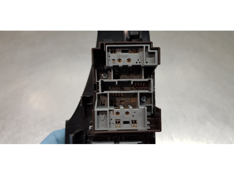 Recambio de mando elevalunas delantero izquierdo para toyota rav 4 plug-in hybrid advance referencia OEM IAM 8404042080  