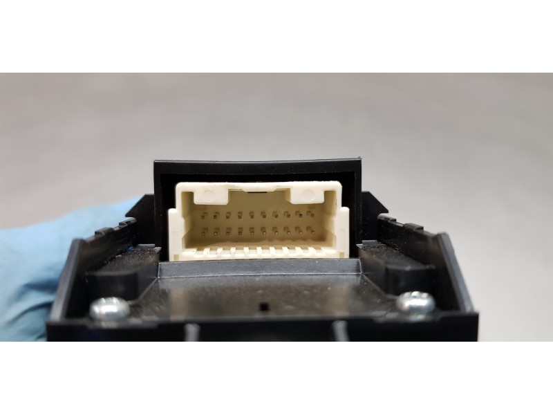 Recambio de mando elevalunas delantero izquierdo para toyota rav 4 plug-in hybrid advance referencia OEM IAM 8404042080  