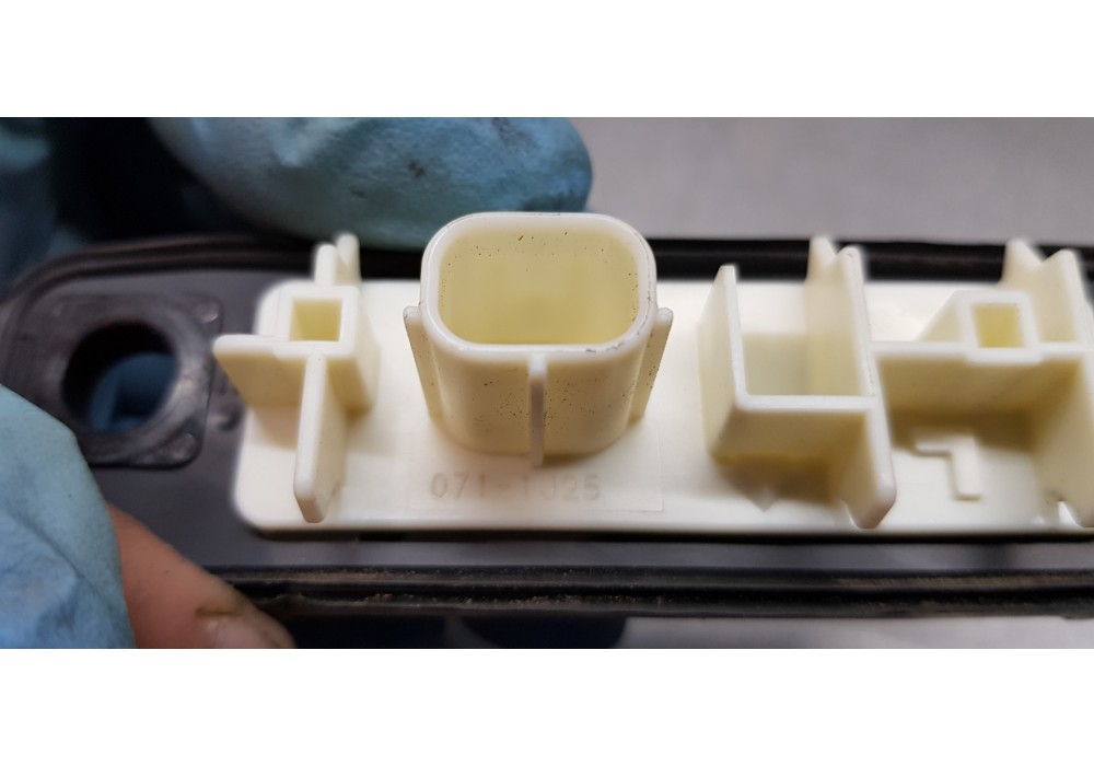 Recambio de maneta exterior porton para toyota rav 4 plug-in hybrid advance referencia OEM IAM 8484047040  