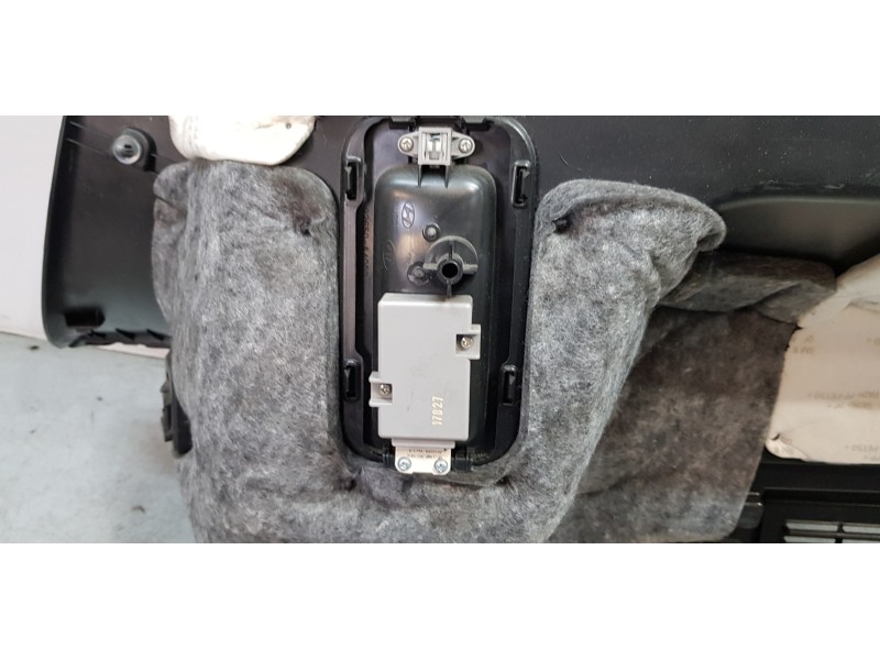 Recambio de guarnecido porton trasero para kia carens ( ) concept referencia OEM IAM 85743A4030  