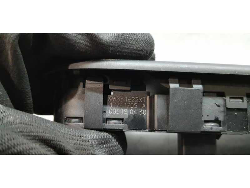 Recambio de mando elevalunas delantero izquierdo para peugeot 307 berlina (s2) x-line referencia OEM IAM 96351622XT  