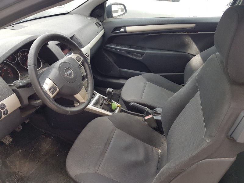 opel astra gtc del año 2008