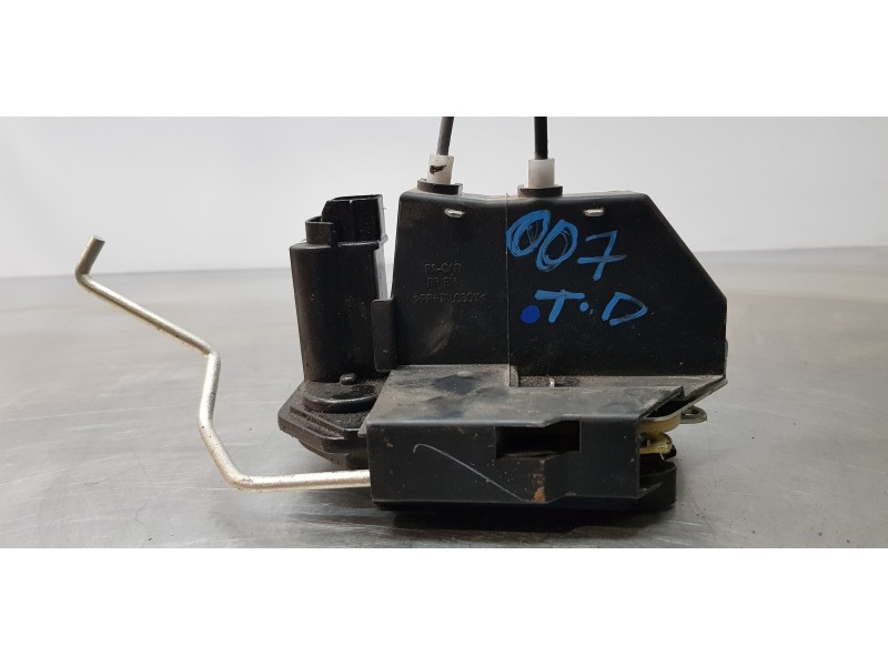 Recambio de cerradura puerta trasera derecha para hyundai i10 classic referencia OEM IAM 814200X000  