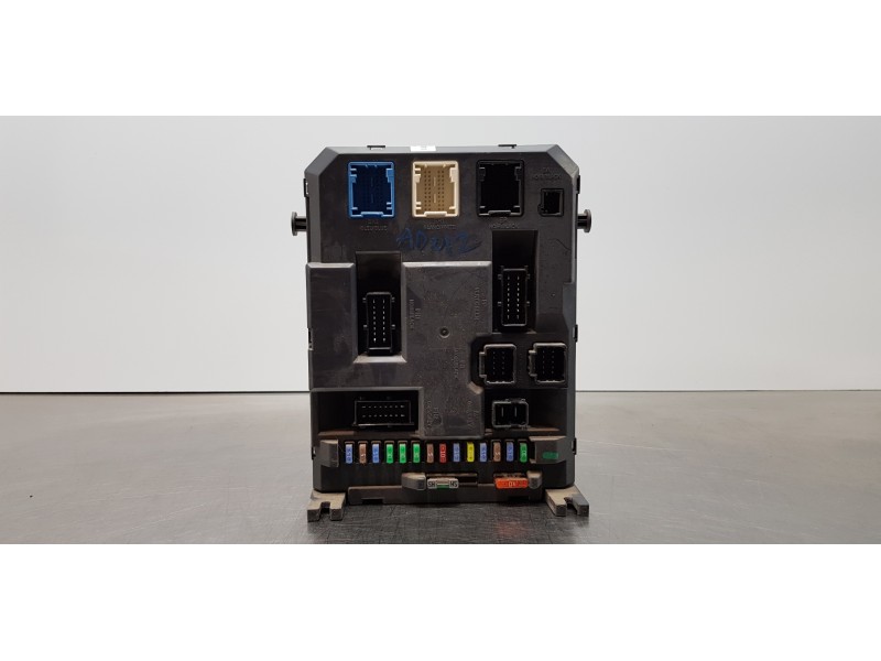 Recambio de caja reles / fusibles para peugeot 207 sw confort referencia OEM IAM 9664983480  