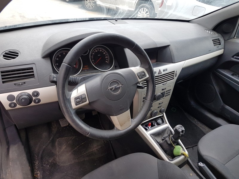 opel astra gtc del año 2008