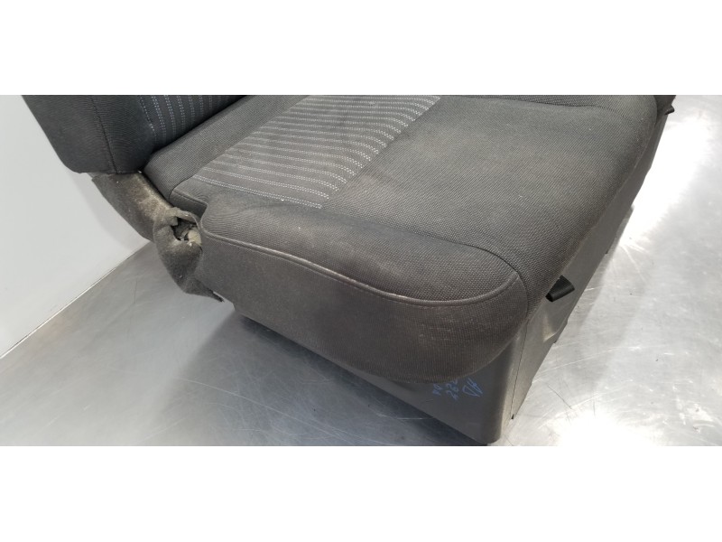 Recambio de asiento delantero derecho para ford transit kastenwagen (ttg) 350 l2 referencia OEM IAM 2415878 BK3162534AK 