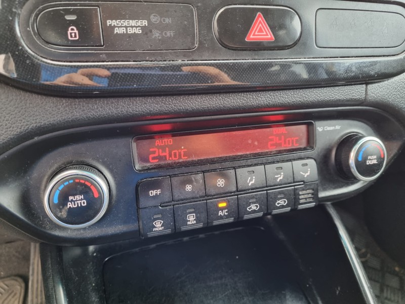 kia carens ( ) del año 2016