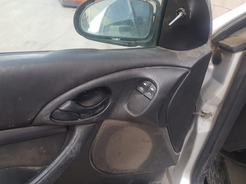 ford focus berlina (cak) del año 2003