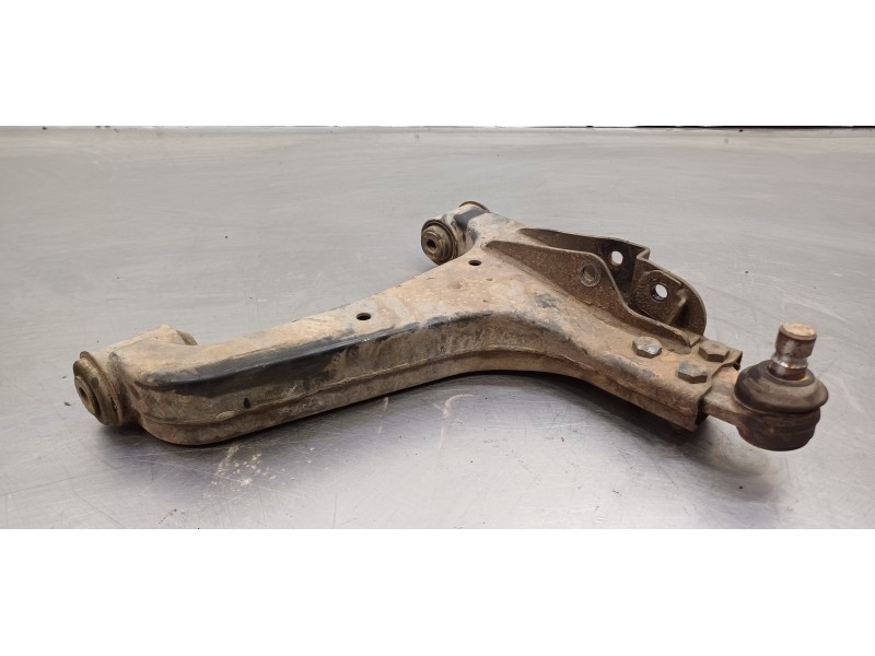 Recambio de brazo suspension inferior delantero izquierdo para ssangyong rodius xdi referencia OEM IAM 4450121001  