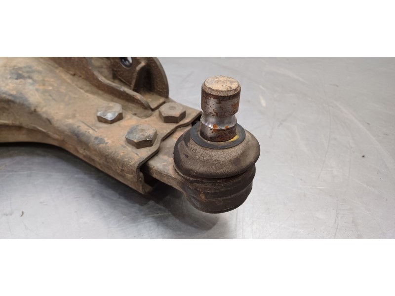Recambio de brazo suspension inferior delantero izquierdo para ssangyong rodius xdi referencia OEM IAM 4450121001  