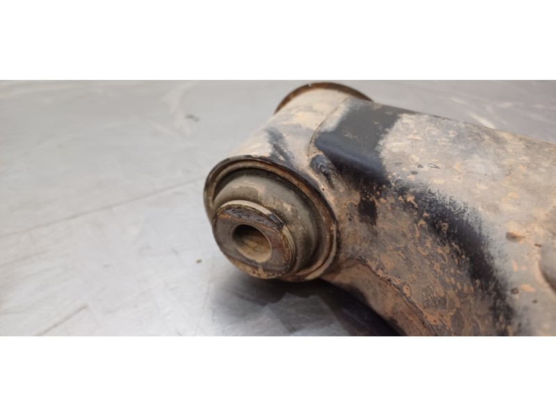 Recambio de brazo suspension inferior delantero izquierdo para ssangyong rodius xdi referencia OEM IAM 4450121001  