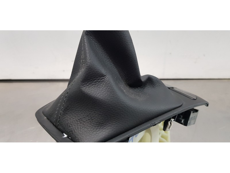 Recambio de pomo palanca cambio para kia rio (yb) drive referencia OEM IAM 43700H8150WK   Recambio de pomo palanca cambio para kia rio (yb) drive referencia OEM IAM 43700H8150WK