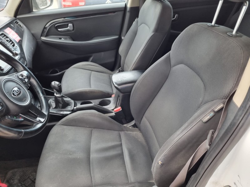 kia carens ( ) del año 2016