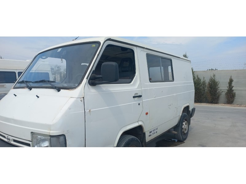 nissan trade 100 del año 1999