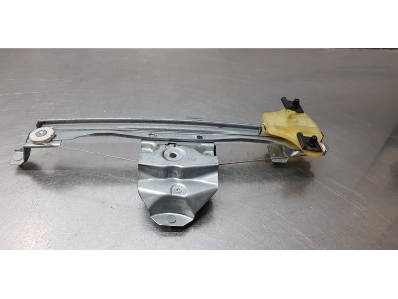 Recambio de elevalunas trasero derecho para renault captur limited referencia OEM IAM 827009380R  