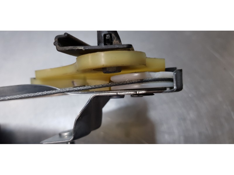 Recambio de elevalunas trasero derecho para renault captur limited referencia OEM IAM 827009380R  