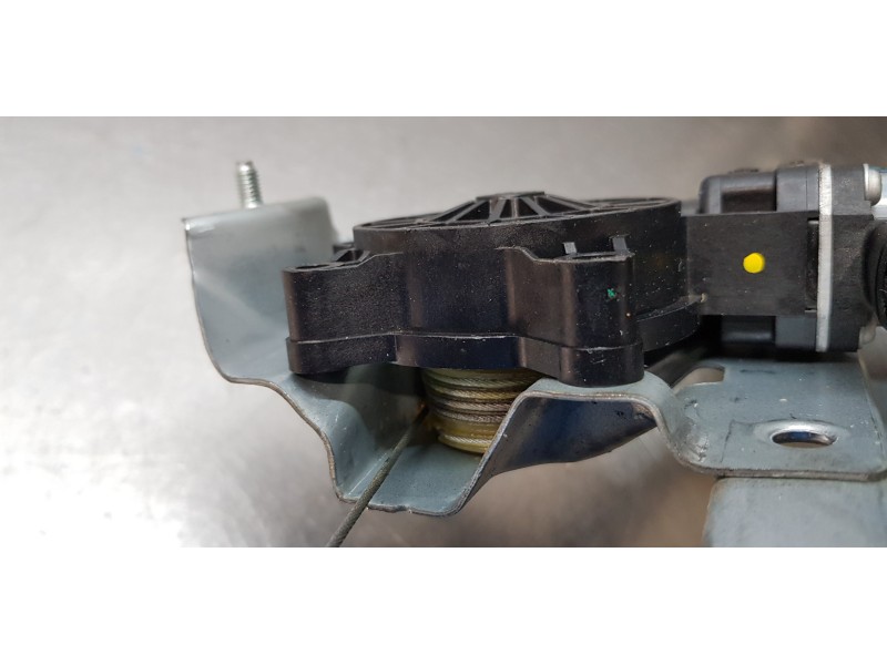 Recambio de elevalunas trasero derecho para renault captur limited referencia OEM IAM 827009380R  