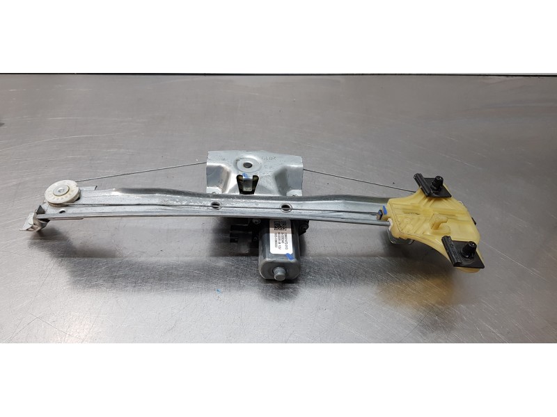 Recambio de elevalunas trasero derecho para renault captur limited referencia OEM IAM 827009380R  