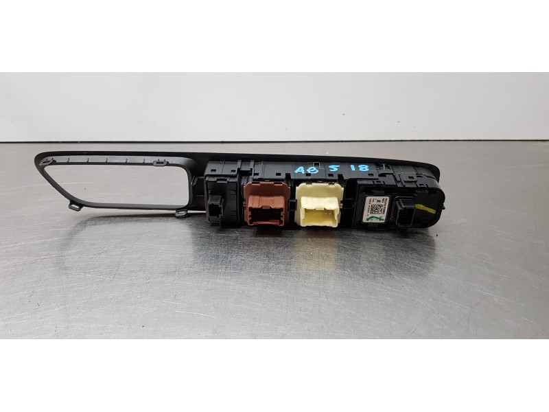 Recambio de mando elevalunas delantero izquierdo para renault captur limited referencia OEM IAM 255702886R   Recambio de mando elevalunas delantero izquierdo para renault captur limited referencia OEM IAM 255702886R