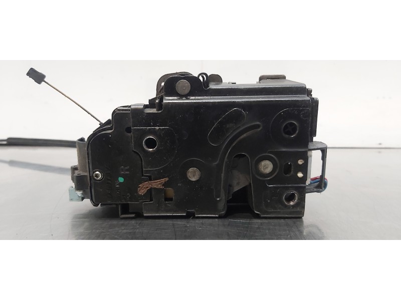 Recambio de cerradura puerta delantera derecha para volkswagen caddy furgón/kombi furgón referencia OEM IAM 3D1837016AR  