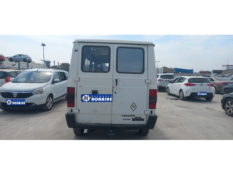 nissan trade 100 del año 1999