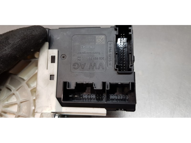 Recambio de motor elevalunas delantero izquierdo para seat leon (1p1) reference referencia OEM IAM 1T0959701AD  