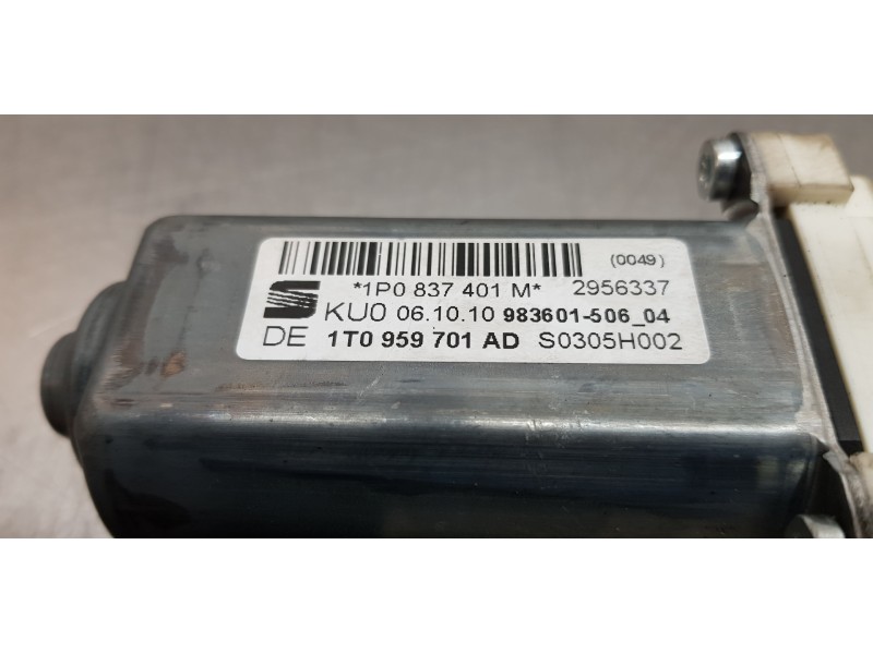 Recambio de motor elevalunas delantero izquierdo para seat leon (1p1) reference referencia OEM IAM 1T0959701AD   Recambio de motor elevalunas delantero izquierdo para seat leon (1p1) reference referencia OEM IAM 1T0959701AD