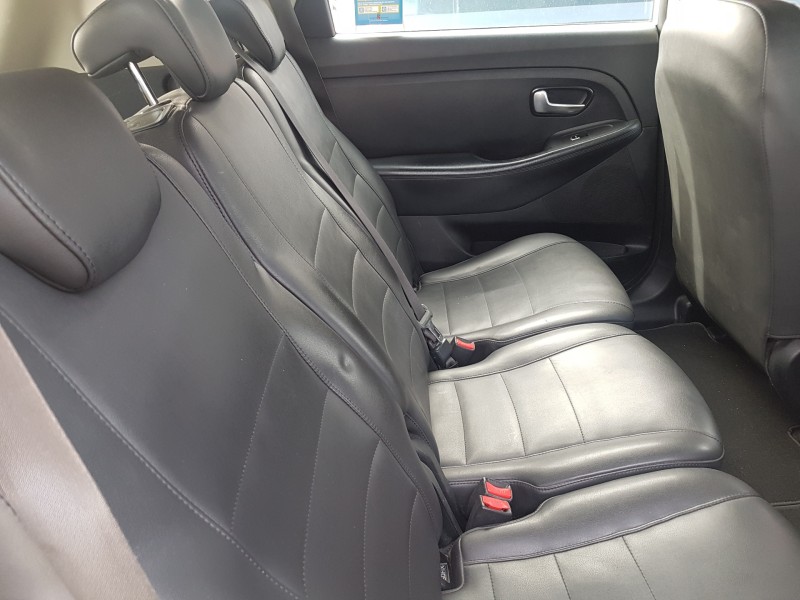 kia carens ( ) del año 2017