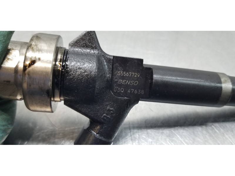 Recambio de inyector para chevrolet cruze lt referencia OEM IAM 55567729  