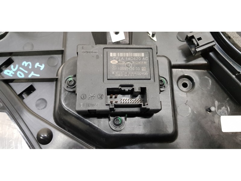 Recambio de moldura para land rover range rover vogue referencia OEM IAM LR034293  
