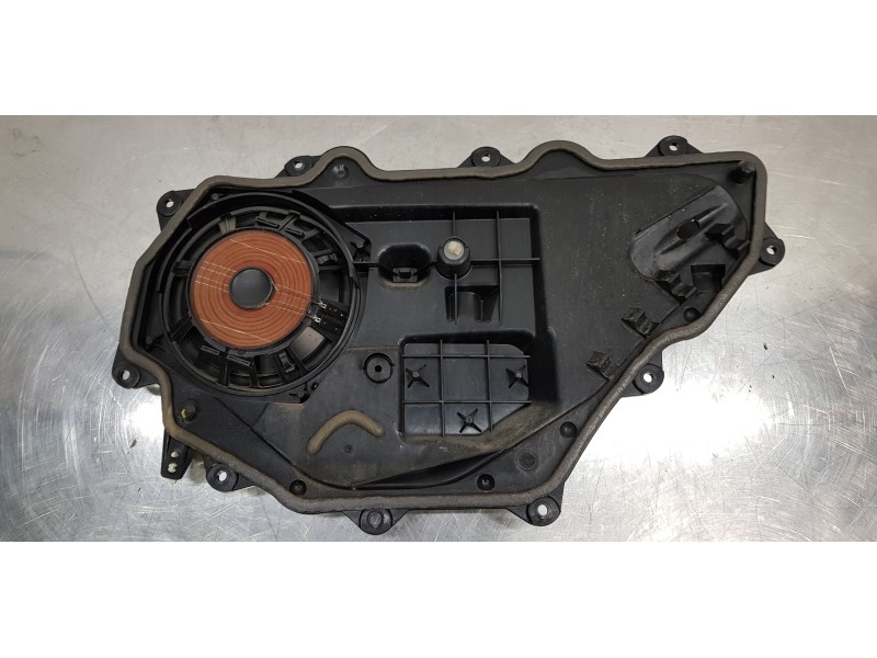 Recambio de moldura para land rover range rover vogue referencia OEM IAM LR034293  