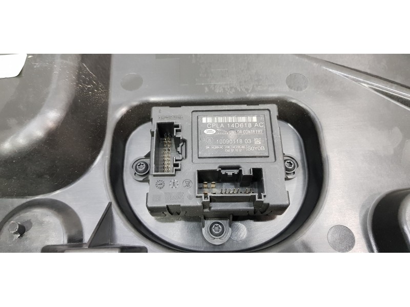 Recambio de moldura para land rover range rover vogue referencia OEM IAM LR034286  