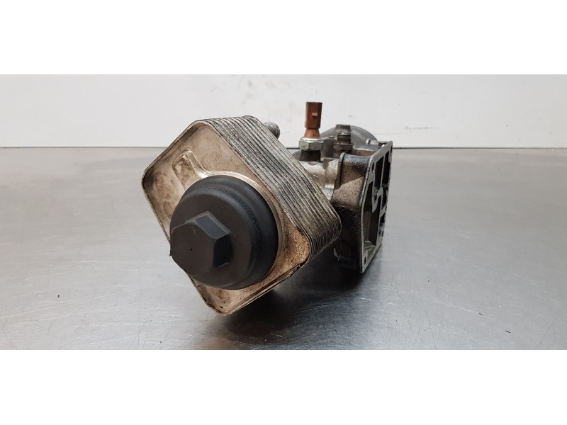 Recambio de enfriador aceite motor para audi a4 avant (8e) 2.0 tdi referencia OEM IAM 045115389E   Recambio de enfriador aceite motor para audi a4 avant (8e) 2.0 tdi referencia OEM IAM 045115389E