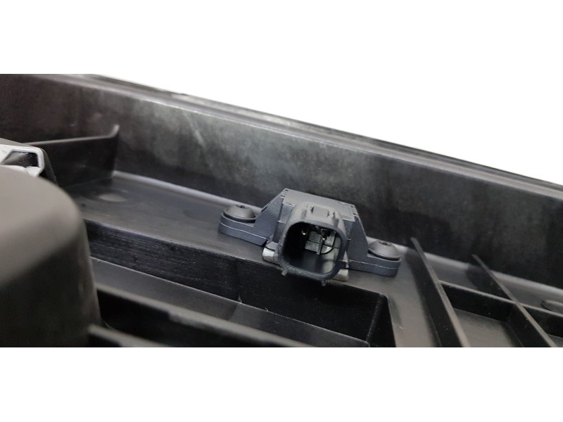 Recambio de moldura para land rover range rover vogue referencia OEM IAM LR034286  