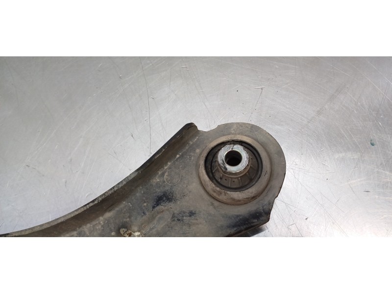Recambio de brazo suspension inferior delantero derecho para renault clio iv authentique referencia OEM IAM 545049968R  