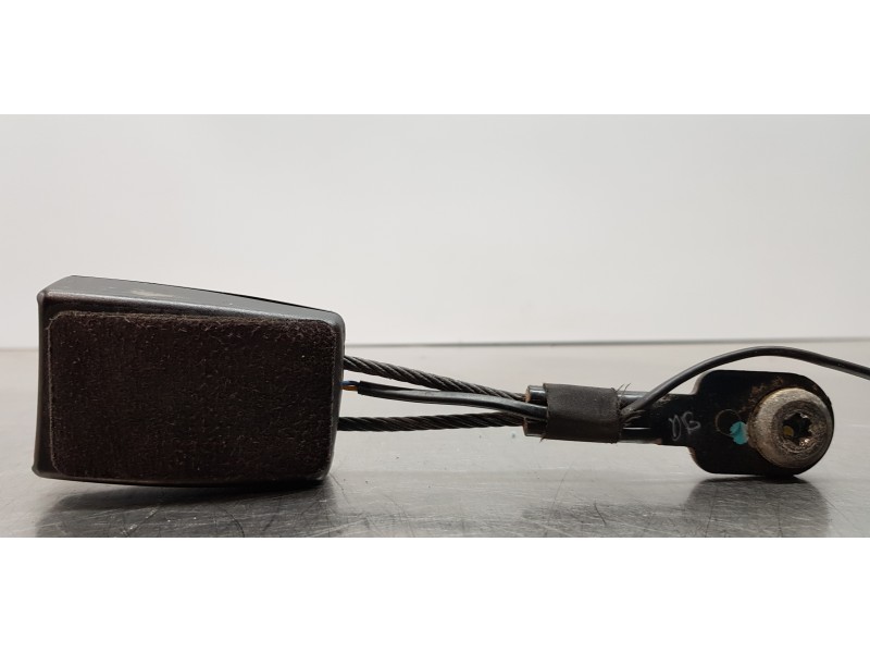 Recambio de enganche del cinturon delantero izq para chevrolet cruze lt referencia OEM IAM 13283064  