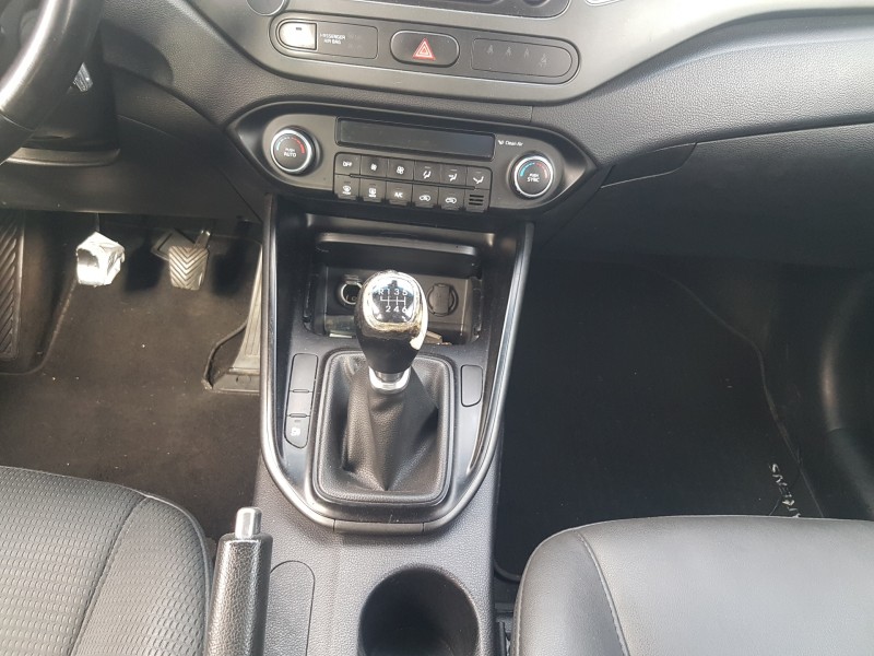 kia carens ( ) del año 2017