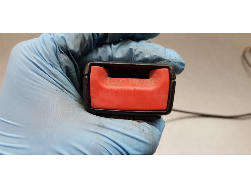 Recambio de enganche del cinturon delantero izq para chevrolet cruze lt referencia OEM IAM 13283064  