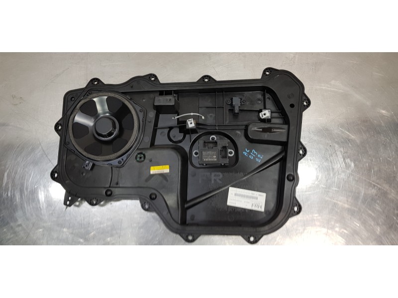 Recambio de moldura para land rover range rover vogue referencia OEM IAM LR034281  