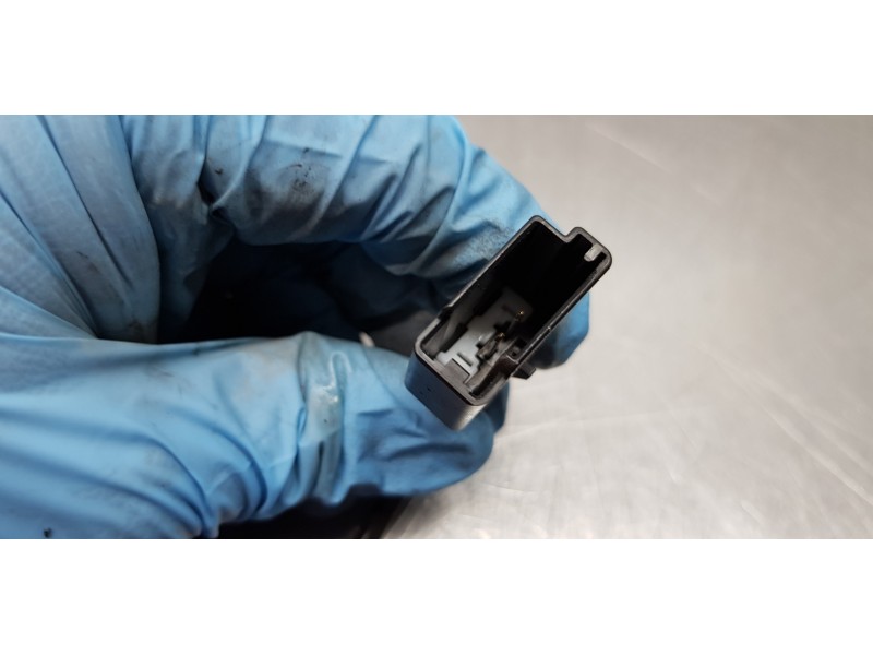 Recambio de enganche del cinturon delantero izq para chevrolet cruze lt referencia OEM IAM 13283064  