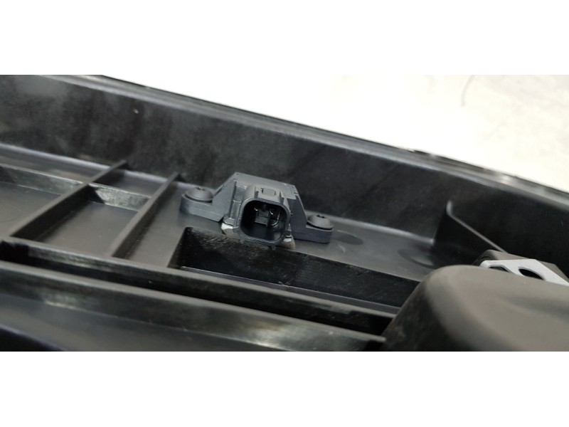 Recambio de moldura para land rover range rover vogue referencia OEM IAM LR034281  