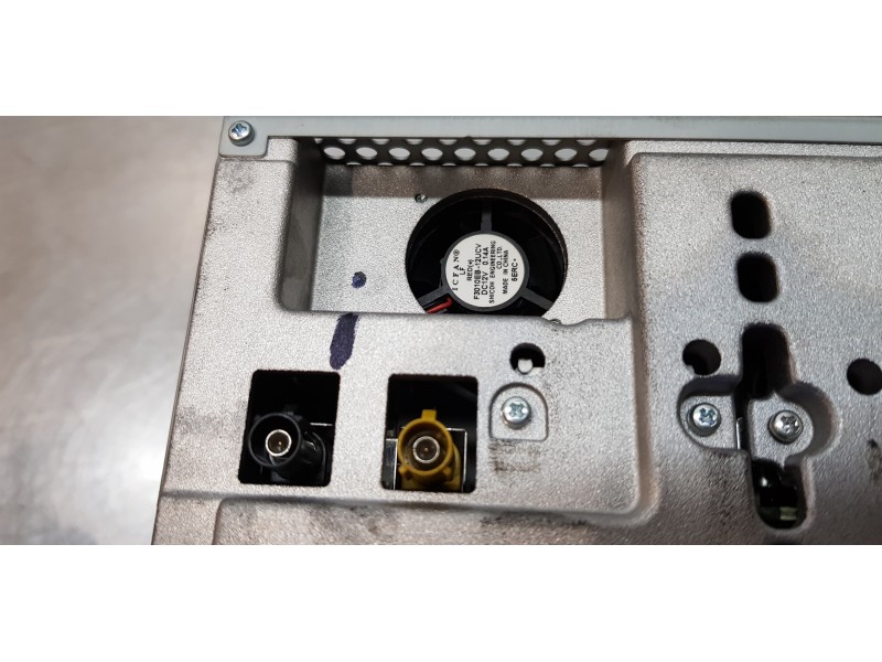 Recambio de sistema audio / radio cd para mercedes clase r (w251) 320 cdi (251.022) referencia OEM IAM A2518209489  