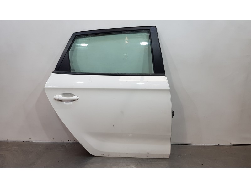 Recambio de puerta trasera derecha para kia carens ( ) basic referencia OEM IAM 77004A4000  