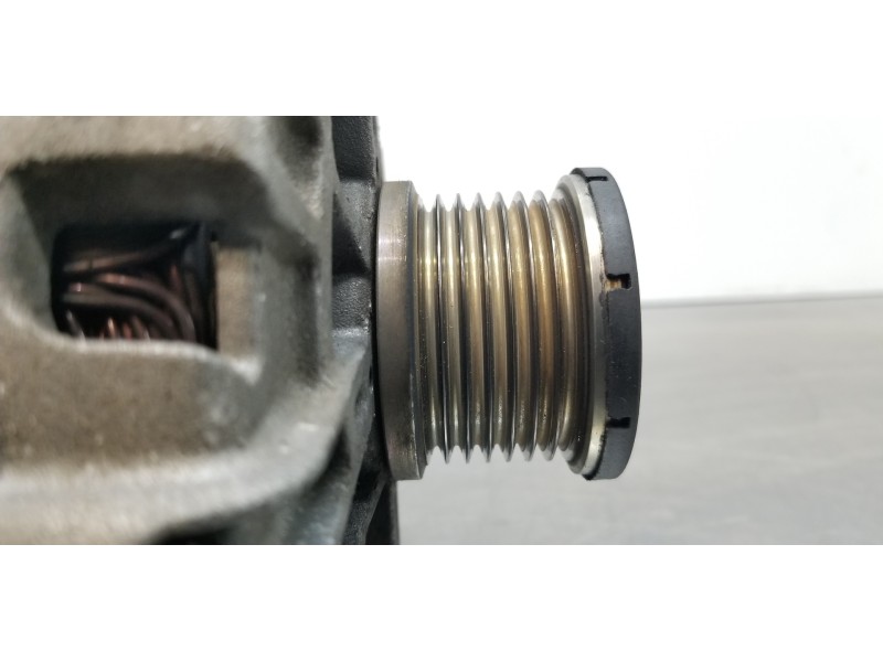 Recambio de alternador para renault scenic iv grand zen referencia OEM IAM 231004742R  